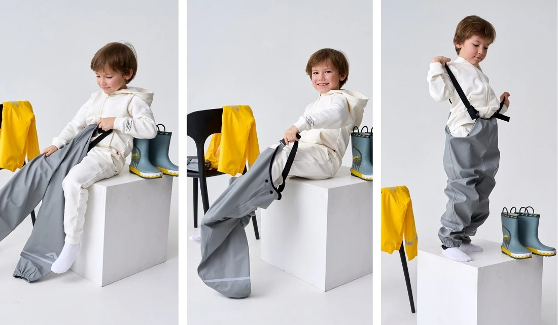 Ребенок одевается в дождевую коллекцию ОЛДОС.