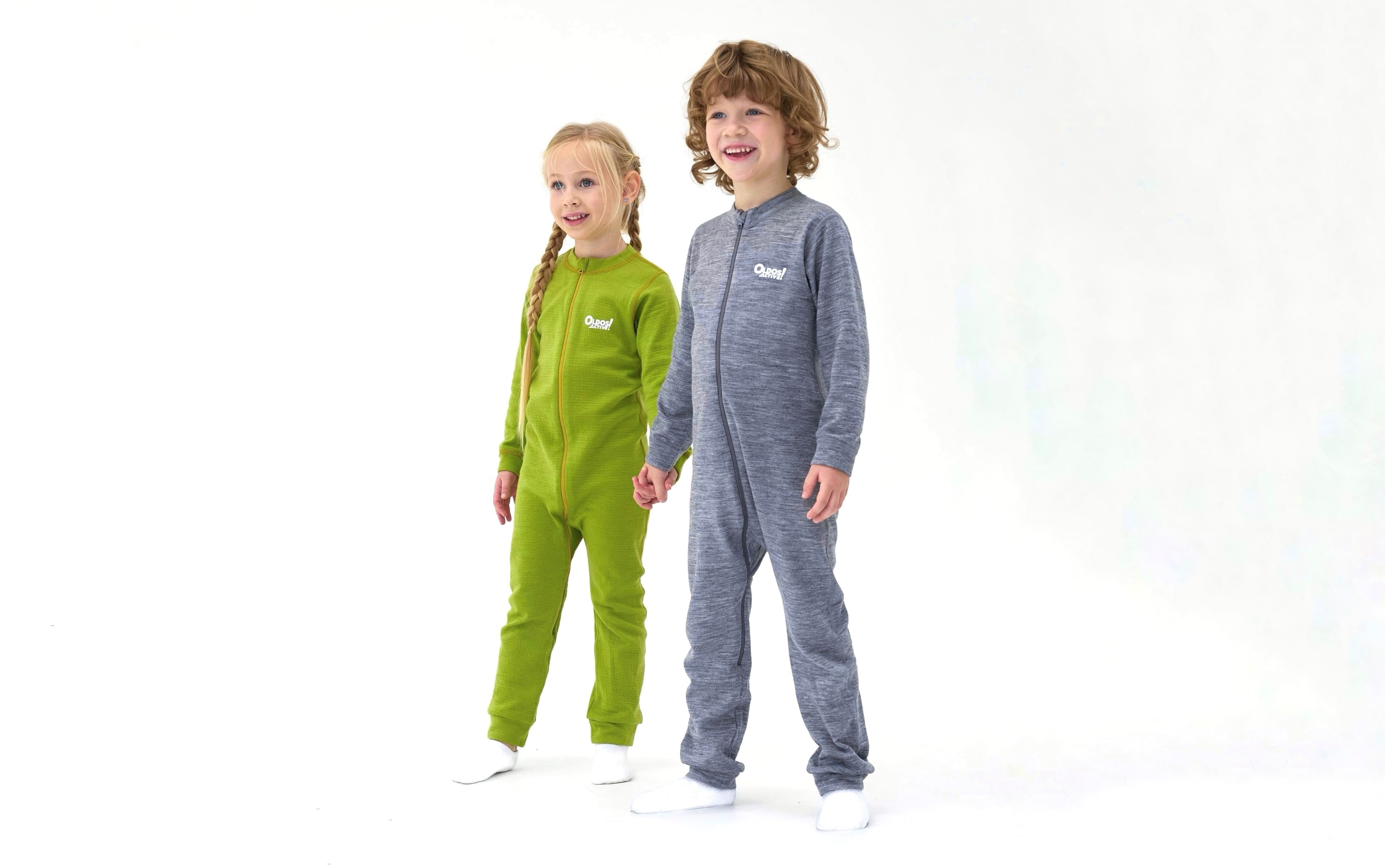 Девочка и мальчик в термобелье.