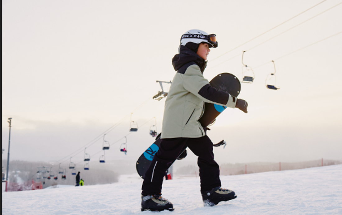 Лаконичный образ для мальчика с курткой Курт